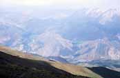 Pohled do krajiny bhen vstupu na Mt Damavand. rn.