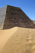 Pyramidy v Meroe. Sdn.