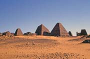 Pyramidy v Meroe. Sdn.