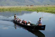 Vodn doprava. Jezero Inle. Myanmar (Barma).