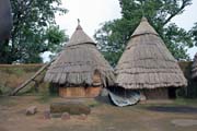 Horn patro domu tata somba - spky a lonice. Oblast Boukoumb. Benin.