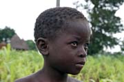 Chlapec z etnika Somba (nkdy t nazvan lid Betamarib). Obliej m ozdoben tradinmi jizvami. Oblast Boukoumb. Benin.