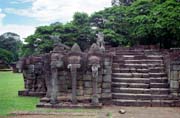 Terasa slon v chrmovm komplexu Angkor Thom. Oblast chrm Angkor Wat. Kamboda.