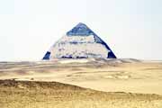Sklonn pyramida v Dashuru. Egypt.